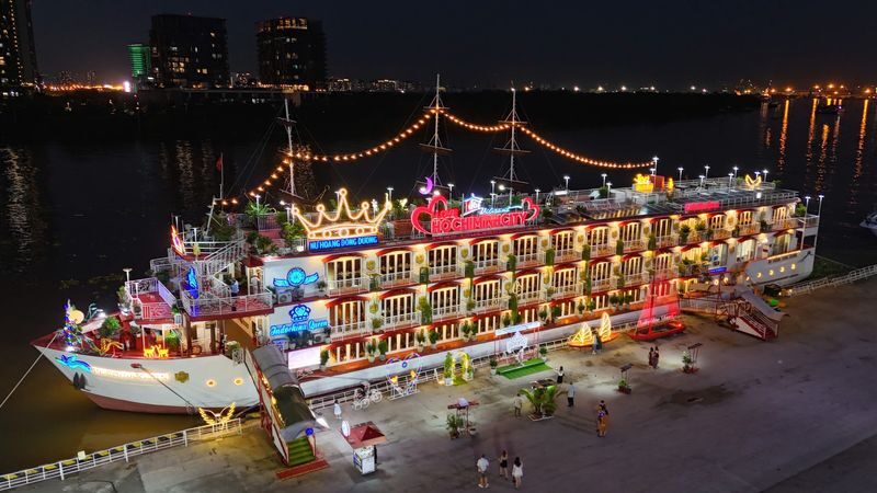 Ho Chi Minh City Night Tour: Hop-On Hop-Off Bus & Saigon River Dinner Cruise - Should you book it?