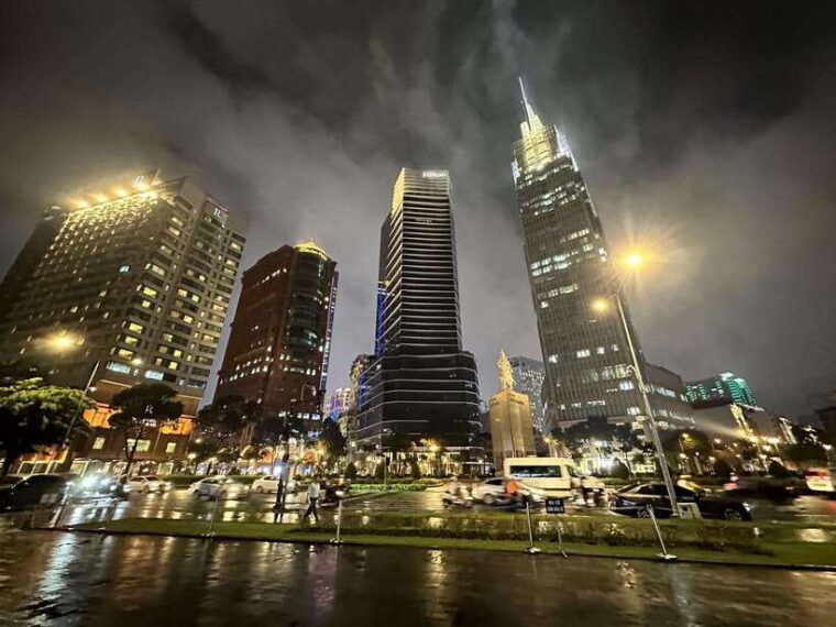 Ho Chi Minh City: Night Walking Tour With Local Guide - Vibrant Nightlife in Ho Chi Minh City