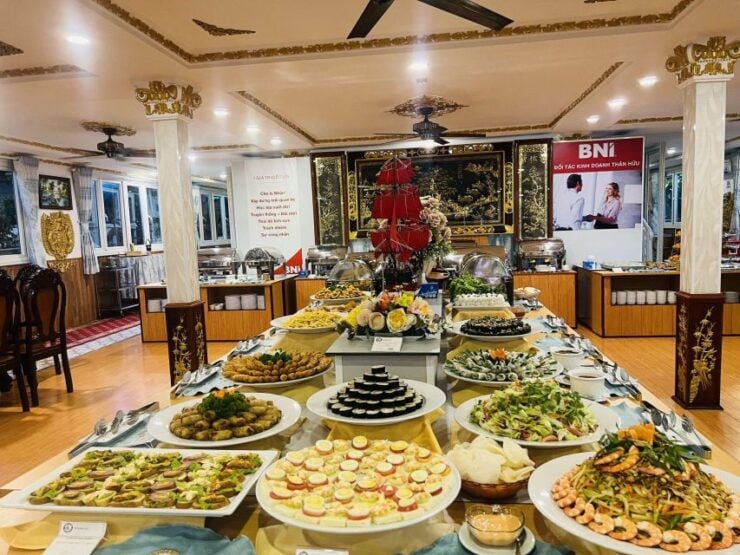 Ho Chi Minh City: Saigon River Buffet Dinner Cruise - Highlights