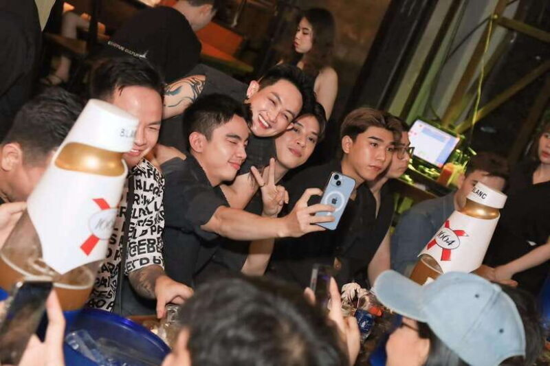 Ho Chi Minh City Street Food Private Tour With Dancing Bar - What This Tour Offers