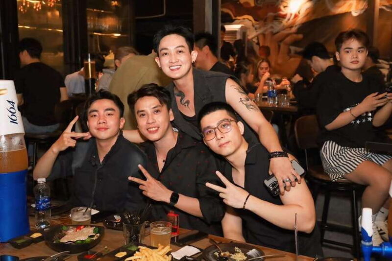 Ho Chi Minh City Street Food Private Tour With Dancing Bar - What to Expect on the Ho Chi Minh City Nightlife Tour