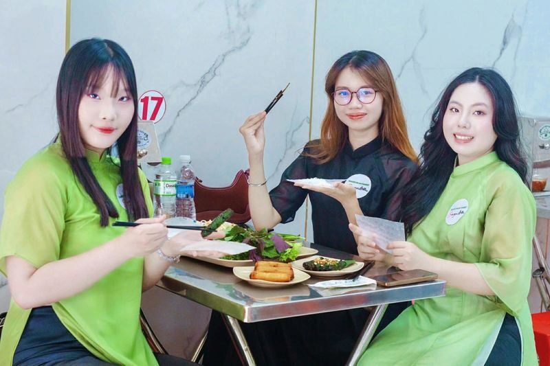 Ho Chi Minh City: Street Food Tour with 12 Tastings - Alleys, Family Stalls, and the Ride Between Them
