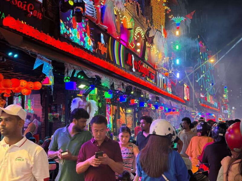 Ho Chi Minh City Street Food Tour With Acoustics Live Music - Who Will Love It?