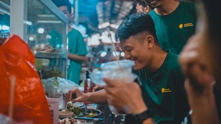 Ho Chi Minh City: Street Foodie Night Cycling Tour - Tour Details