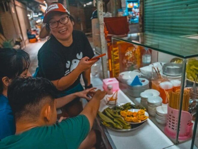 Ho Chi Minh City: Street Foodie Night Cycling Tour - Tour Description