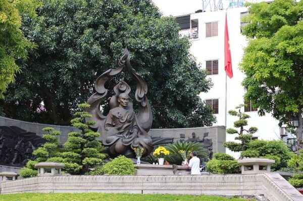 Ho Chi Minh: City Tour by Motorbike With Beef Noodles - Whats Not Included
