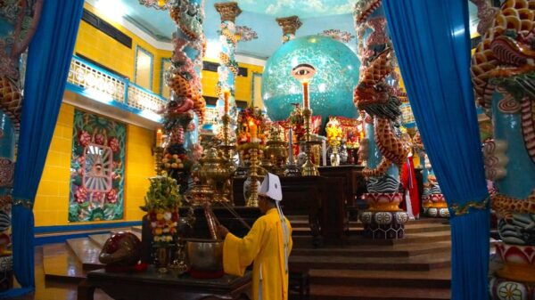 Ho Chi Minh City Trip: Black Virgin Mount and Cao Dai Shrine - Cao Dai Temple