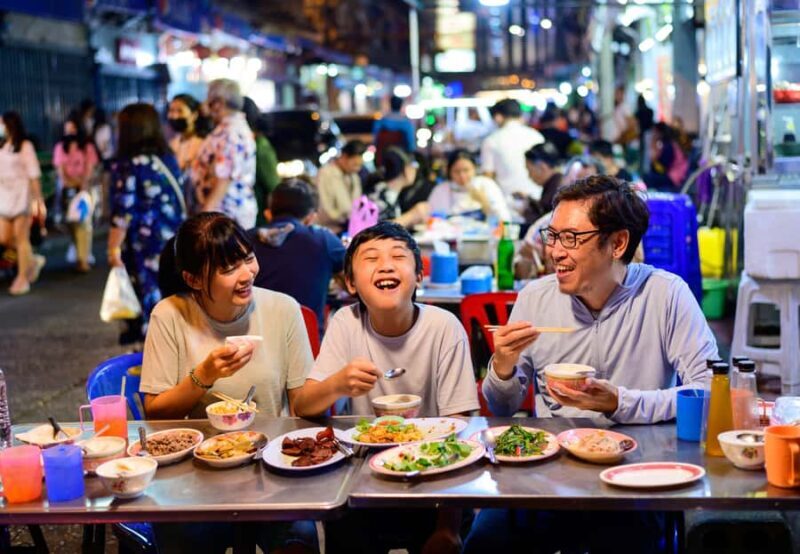 Ho Chi Minh City: Vegetarian Street Food Tour in Saigon - The Guides and Experience Quality