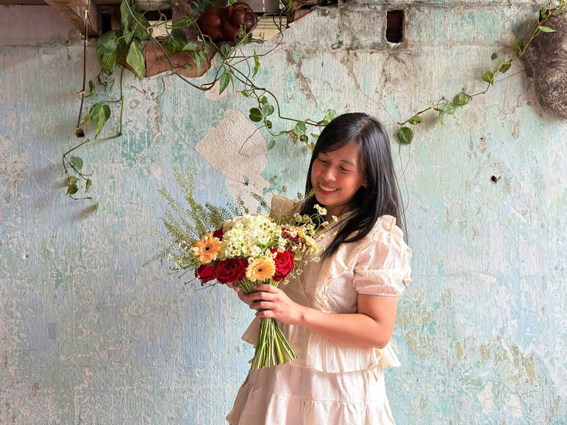 Ho Chi Minh City: Vietnamese Flower Arrangement Workshop - A Creative Pause Near Huyen Si Church