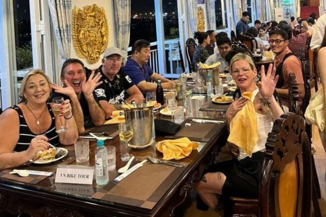 Ho Chi Minh: Dinner on Cruise Along Saigon River - Culinary Experience