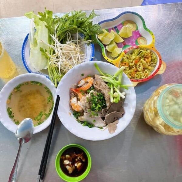 Ho Chi Minh Food Tour by Scooter With Local Guide - Cultural Insights and Local Interaction