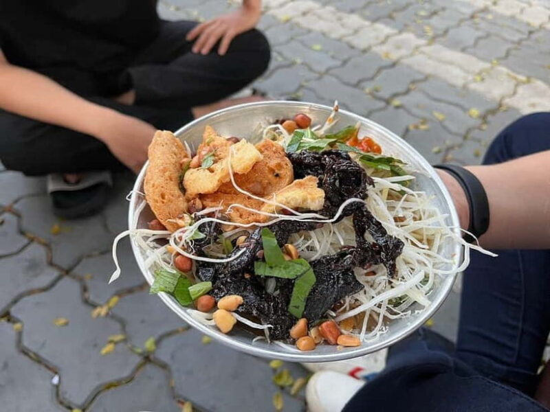 Ho Chi Minh: Original Walking Street Food Tour With Foodies - The Experience: What to Expect on the Food Tour