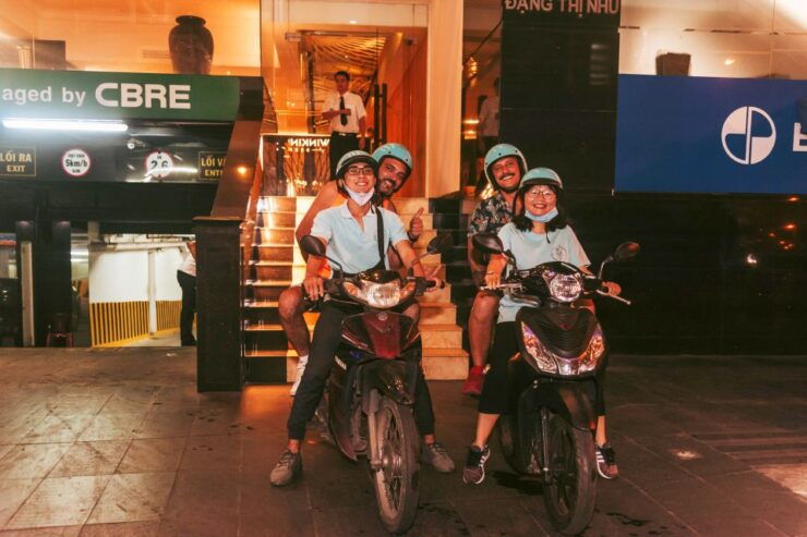 Ho Chi Minh: Private City Tour and Dinner Cruise With Buffet - Sightseeing on Cyclo or Scooter