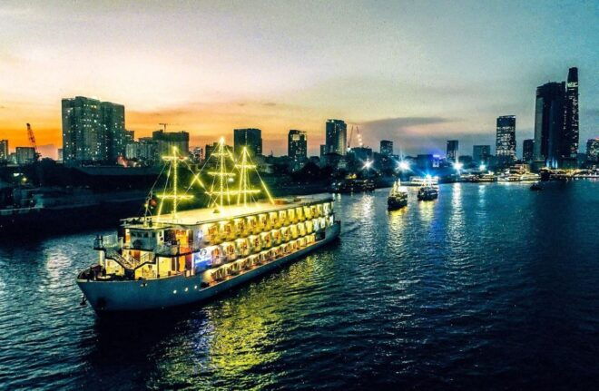 Ho Chi Minh: Private City Tour and Dinner Cruise With Buffet - Live Entertainment on Board