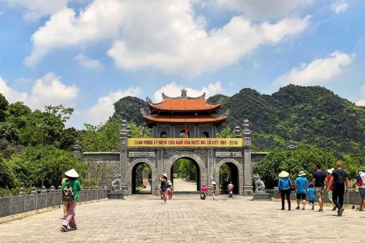 Hoa Lu and Tam Coc in Ninh Binh Full Day Tour - Itinerary Highlights