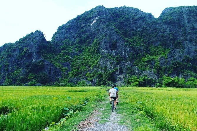 Hoa Lu - Mua Cave - Local Market -Tam Coc - Bich Dong 2days small group tour - What Makes This Tour Stand Out?