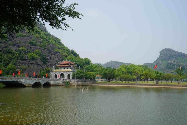 Hoa Lu & Tam Coc - Biking With Buffet Lunch - Tips for an Enjoyable Experience