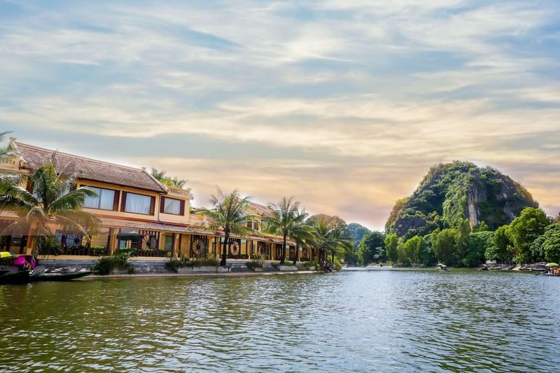 Hoa Lu - Tam Coc Day Trip - Lunch and the group format affect the pace