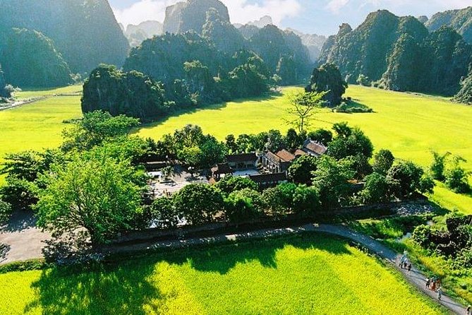 Hoa Lu Tam Coc History and Caves Tour With Lunch From Hanoi - Ngo Dong River Cruise