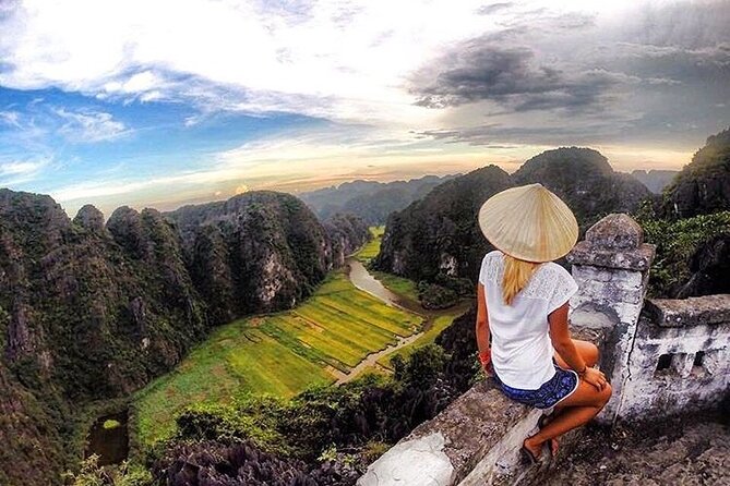 Hoa Lu - Tam Coc - Mua Cave 1 Day Trip With Buffet Lunch - Meeting and Pickup