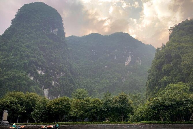 Hoa Lu - Tam Coc - Mua Cave Full Day - LIMOUSINE - Hoa Lu - Tam Coc - Mua Cave Full Day Tour Details