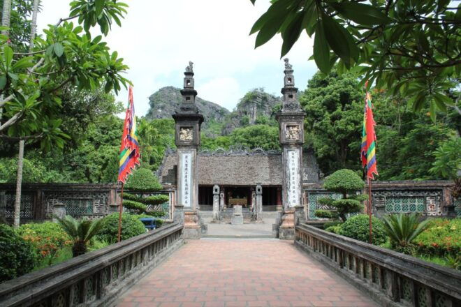 Hoa Lu-Tam Coc-Mua Caves-Bike-Lunch-Transfer - Included Activities and Tour Highlights