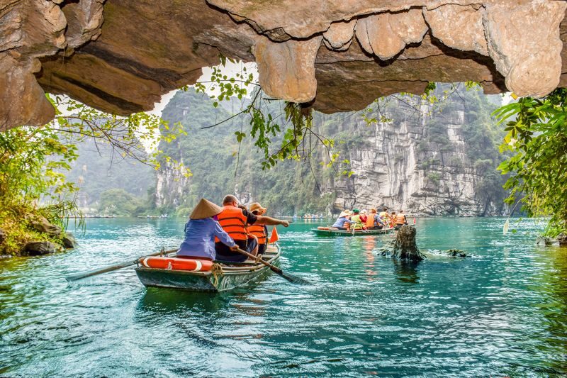 Hoa Lu, Tam Coc/Trang An, and Mua Cave Day Tour from Hanoi - Lunch is a practical pause, not the main event
