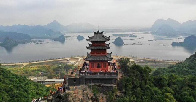 HOA LU – TRANG AN - CAVE TOUR - 1 DAY TRIP BY LIMOUSINE - Trang An Exploration