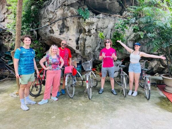 HOA LU – TRANG AN - CAVE TOUR - 1 DAY TRIP BY LIMOUSINE - Customer Feedback