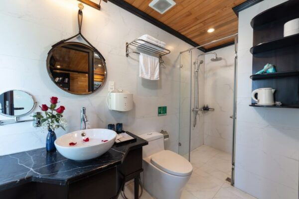 Hoan Kiem: 3-Day Lan Ha Bay Cruise With Private Balcony Room - Farewell and Optional Transfer