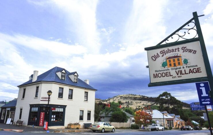 Hobart: Richmond Village Shuttle - Experience Highlights