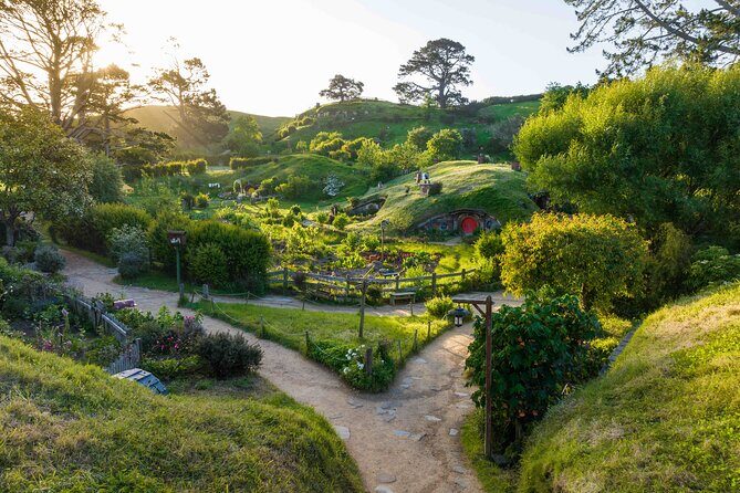 Hobbiton Movie Set and Hamilton Gardens Small Group-from Auckland - A Closer Look at the Itinerary