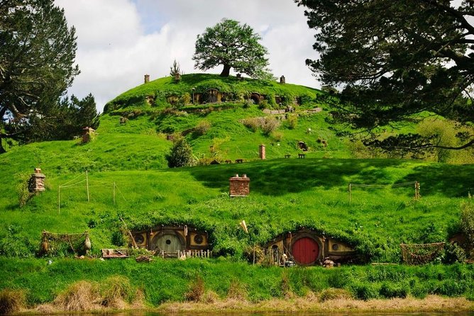 Hobbiton Movie Set and Waitomo Caves Full Day Tour From Auckland - Availability and Booking Information