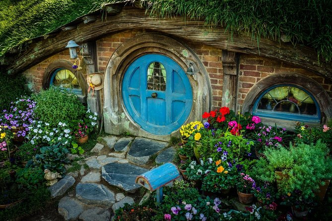 Hobbiton Movie Set and Waitomo Caves Full Day Tour From Auckland - Highlights of the Hobbiton Movie Set