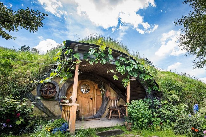 Hobbiton Movie Set and Waitomo Glowworm Caves Guided Day Trip From Auckland - Waitomo Glowworm Caves Experience