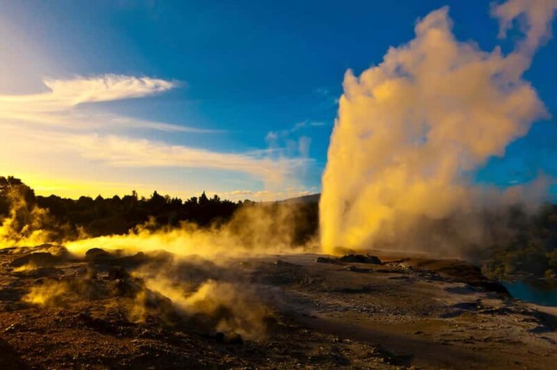 Hobbiton Movie Set & Rotorua Premium Day Tour from Auckland - Good To Know  