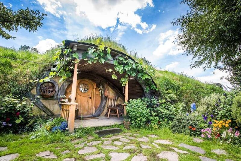 Hobbiton Movie Set & Rotorua Premium Day Tour from Auckland - The Full-Day Journey Through North Island Highlights
