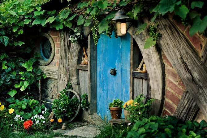 Hobbiton Movie Set Small Group Fully Guided Day Tour From Auckland - Tour Overview