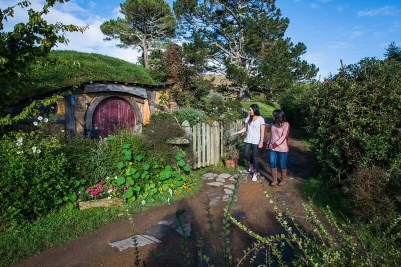 Hobbiton Movie Set & Te Puia Geothermal Valley Private Tour - The Journey Begins: Pickup and Scenic Drive