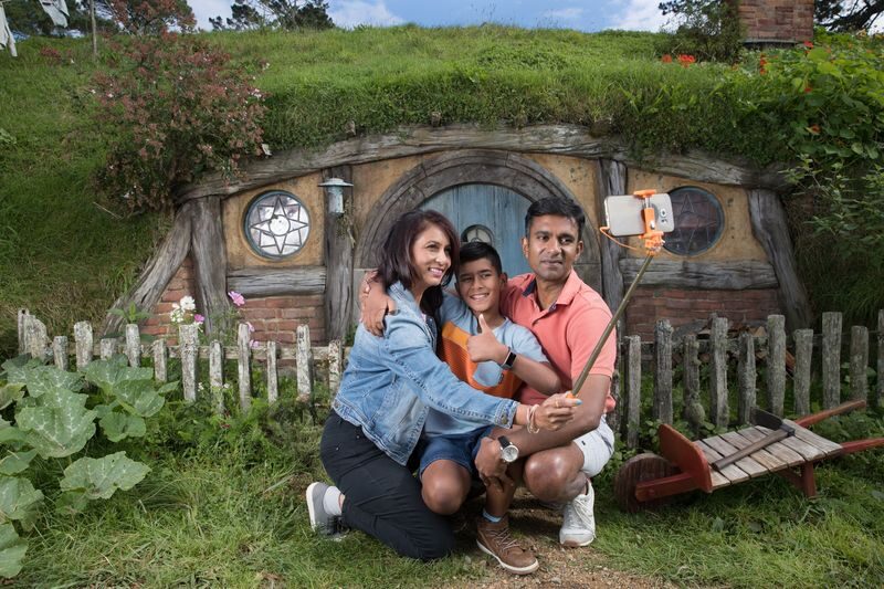 Hobbiton Movie Set Tour with Buffet Lunch from Rotorua - From Rotorua across the Kaimai Ranges