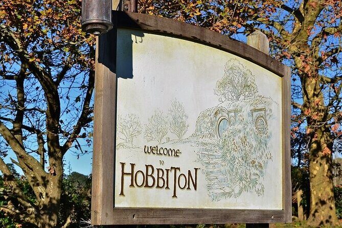 Hobbiton Movie Set & Waitomo Glow Worm Caves Private Tour - Detailed Review of the Tour Experience