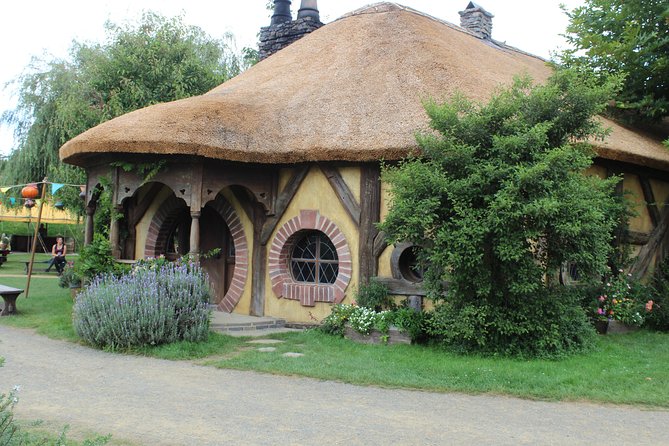 Hobbiton, Rotorua and Waitomo Caves Supercharged - Unforgettable Memories and Breathtaking Scenery