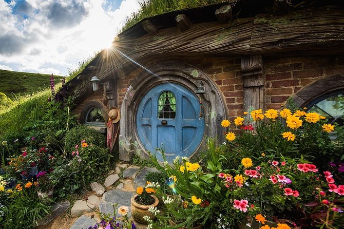 Hobbiton & Rotorua Including Wai-O-Tapu - Small Group Tour From Auckland - Traveler Tips and Reviews