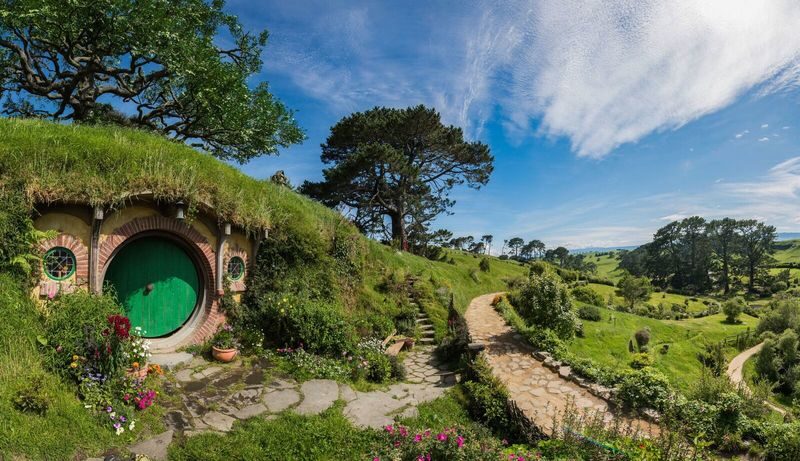 Hobbiton Small Group Tour with Party Marquee - The ride from Auckland is part of the day