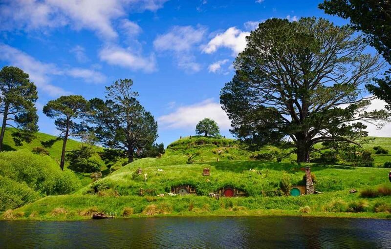 Hobbiton Small Group Tour with Party Marquee - Entering Hobbiton and finding the small details