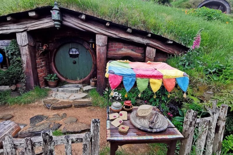 Hobbiton Small Group Tour with Party Marquee - Make the call before you book