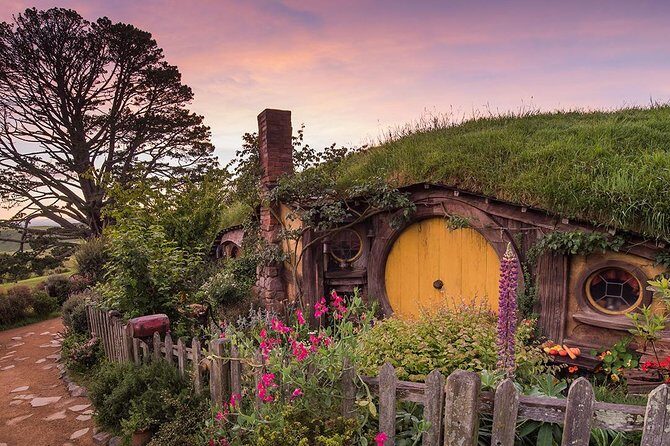 Hobbiton & Waitomo Caves Small Group Tour from Auckland inc Lunch - Lunch: A Taste of Local Flavors