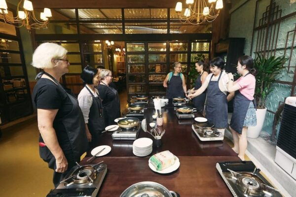 Hochiminh: Market Tour and Vietnamese Cooking Class - Tips for a Successful Experience