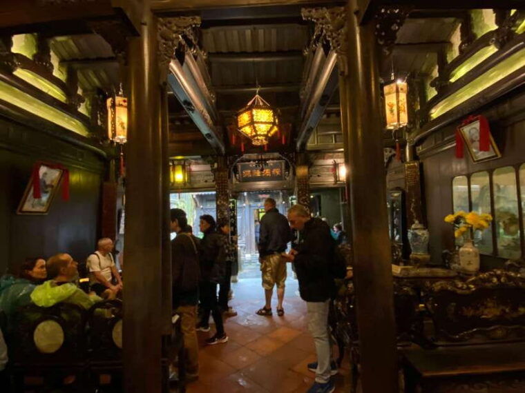 Hoi an Ancient Town- Exploring the Town With Local Guide - Crossing the Iconic Japanese-Covered Bridge