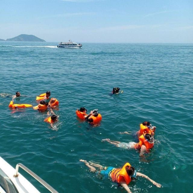 Hoi An: Cham Islands Snorkeling Trip by Speedboat With Lunch - Snorkeling in the Crystal Clear Waters